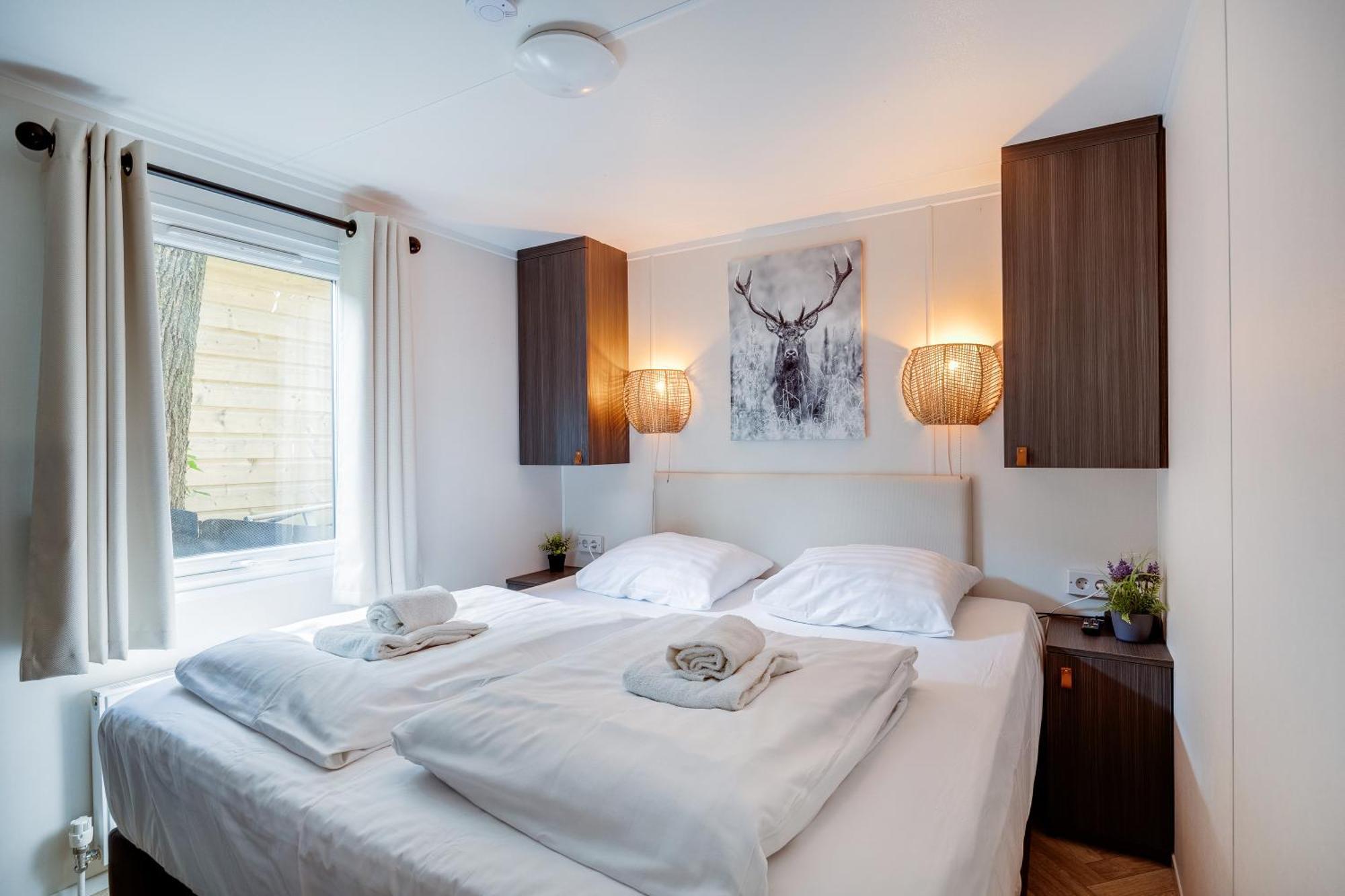 Veluwe Hoenderloo Luxury Chalet With Private Sauna And Hot Tub - Swimming Pool Tennis Court Supermarket Bowling Alley Theatre And Entertainment For Children Экстерьер фото